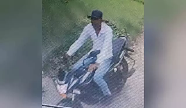 इंदौर में दो ऑस्ट्रेलियाई महिला क्रिकेटरों के साथ यौन उत्पीड़न; आरोपी गिरफ्तार इंदौर में दो ऑस्ट्रेलियाई महिला क्रिकेटरों के साथ यौन उत्पीड़न; आरोपी गिरफ्तार