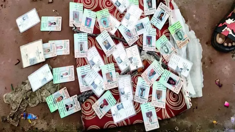 Maharashtra के पालघर में मतदाता सूची में 6 बार नाम, डुप्लिकेट प्रविष्टियाँ हटाई गईं Maharashtra के पालघर में मतदाता सूची में 6 बार नाम, डुप्लिकेट प्रविष्टियाँ हटाई गईं