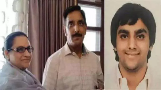SIT टीम ने पूर्व DGP के बेटे के कमरे से बरामद किया डायरी, ड्रग्स कनेक्शन की जांच शुरू SIT टीम ने पूर्व DGP के बेटे के कमरे से बरामद किया डायरी, ड्रग्स कनेक्शन की जांच शुरू