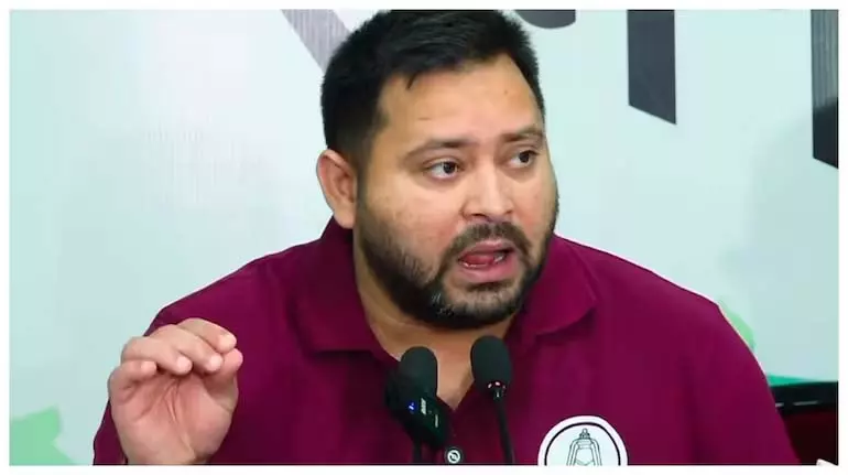 Tejashwi Yadav ने बिहार को निवेश और कारखानों के साथ अग्रणी राज्य बनाने का वादा किया Tejashwi Yadav ने बिहार को निवेश और कारखानों के साथ अग्रणी राज्य बनाने का वादा किया