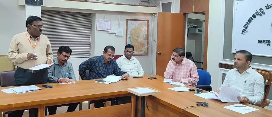 शिक्षक निर्वाचन क्षेत्र चुनाव रजिस्ट्रेशन में तेजी लाएं: Dr. Girish Badole शिक्षक निर्वाचन क्षेत्र चुनाव रजिस्ट्रेशन में तेजी लाएं: Dr. Girish Badole