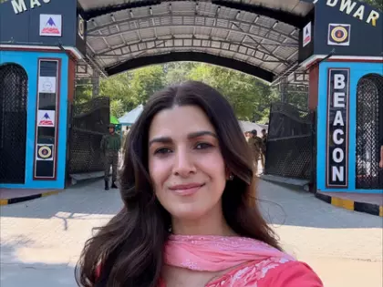 Nimrat Kaur ने कश्मीर में दिवंगत पिता के नए स्मारक का दौरा किया Nimrat Kaur ने कश्मीर में दिवंगत पिता के नए स्मारक का दौरा किया