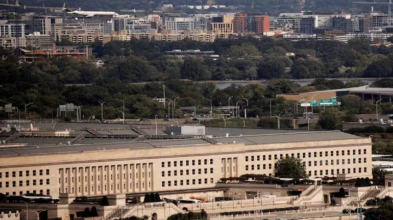 Pentagon ने सैन्य वेतन के लिए 130 मिलियन डॉलर का गुमनाम दान स्वीकार किया Pentagon ने सैन्य वेतन के लिए 130 मिलियन डॉलर का गुमनाम दान स्वीकार किया