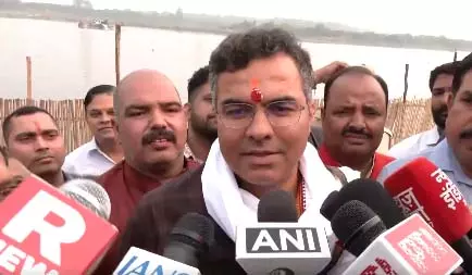 छठ पूजा पर सियासत तेज़– प्रवेश वर्मा बोले छठ पूजा पर सियासत तेज़– प्रवेश वर्मा बोले