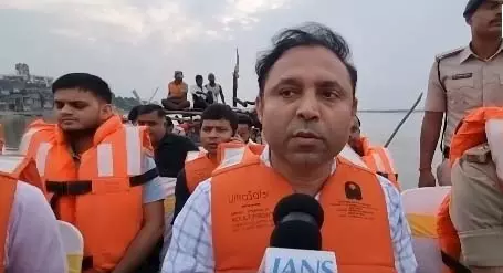 छठ घाट तैयार, डीएम नवल किशोर चौधरी ने किया निरीक्षण छठ घाट तैयार, डीएम नवल किशोर चौधरी ने किया निरीक्षण