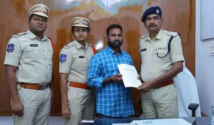 कोठागुडेम पुलिस ने एक गांजा तस्कर के खिलाफ PD अधिनियम लगाया कोठागुडेम पुलिस ने एक गांजा तस्कर के खिलाफ PD अधिनियम लगाया