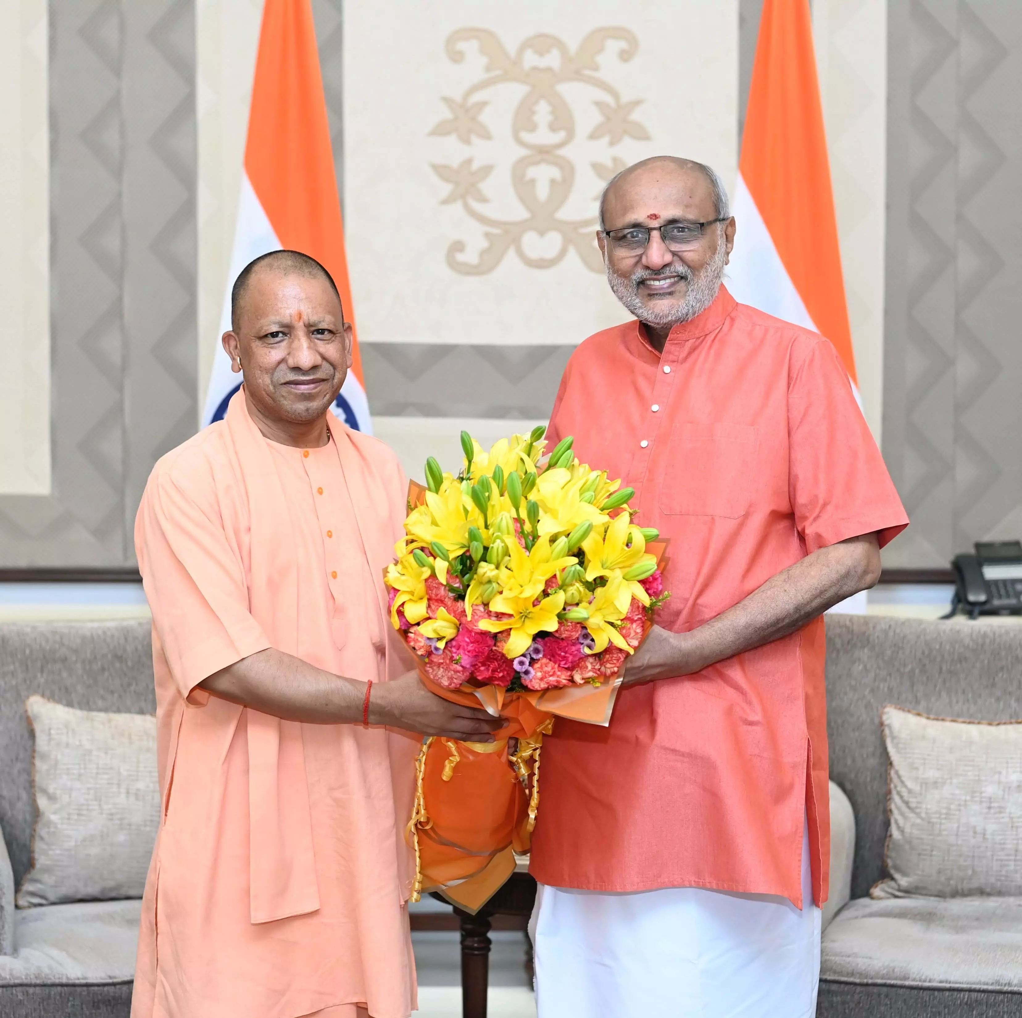 CM योगी ने उपराष्ट्रपति C.P. राधाकृष्णन से की मुलाकात CM योगी ने उपराष्ट्रपति C.P. राधाकृष्णन से की मुलाकात