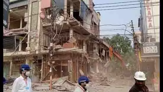 सुप्रीम कोर्ट के आदेश पर Meerut में 35 साल पुराना विवादित परिसर ढहाया गया सुप्रीम कोर्ट के आदेश पर Meerut में 35 साल पुराना विवादित परिसर ढहाया गया