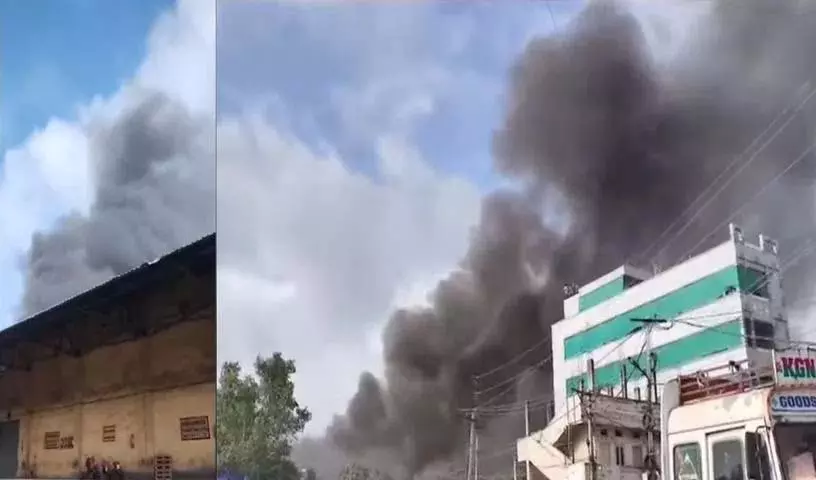 Indian Containers कॉर्पोरेशन डिपो में आग.. घना धुआँ Indian Containers कॉर्पोरेशन डिपो में आग.. घना धुआँ