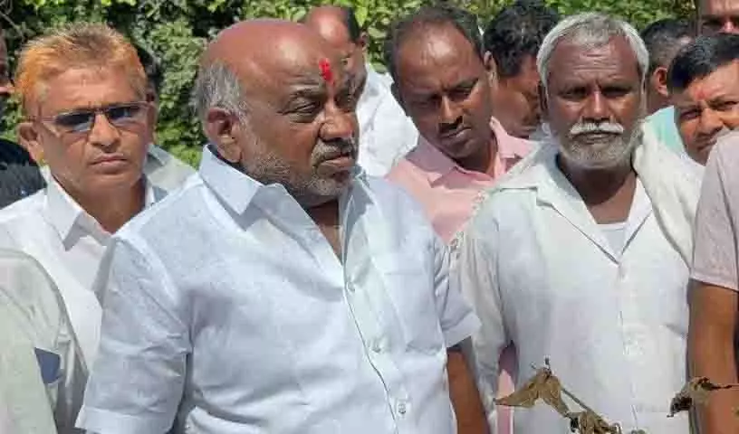 पूर्व मंत्री जोगू रमन्ना ने कपास और सोया खरीद में देरी पर सरकार को घेरा पूर्व मंत्री जोगू रमन्ना ने कपास और सोया खरीद में देरी पर सरकार को घेरा