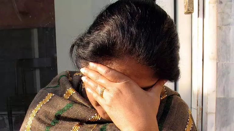 Sonarpur में जुआ का धंधा, विरोध करने पर युवक की पत्नी से छेड़छाड़ Sonarpur में जुआ का धंधा, विरोध करने पर युवक की पत्नी से छेड़छाड़
