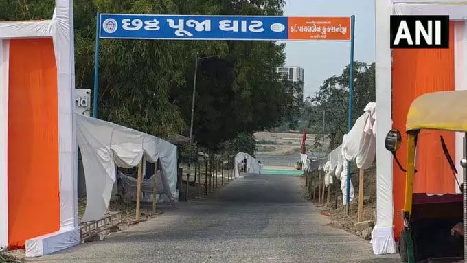 अहमदाबाद में साबरमती किनारे छठ पूजा की तैयारियां शुरू अहमदाबाद में साबरमती किनारे छठ पूजा की तैयारियां शुरू