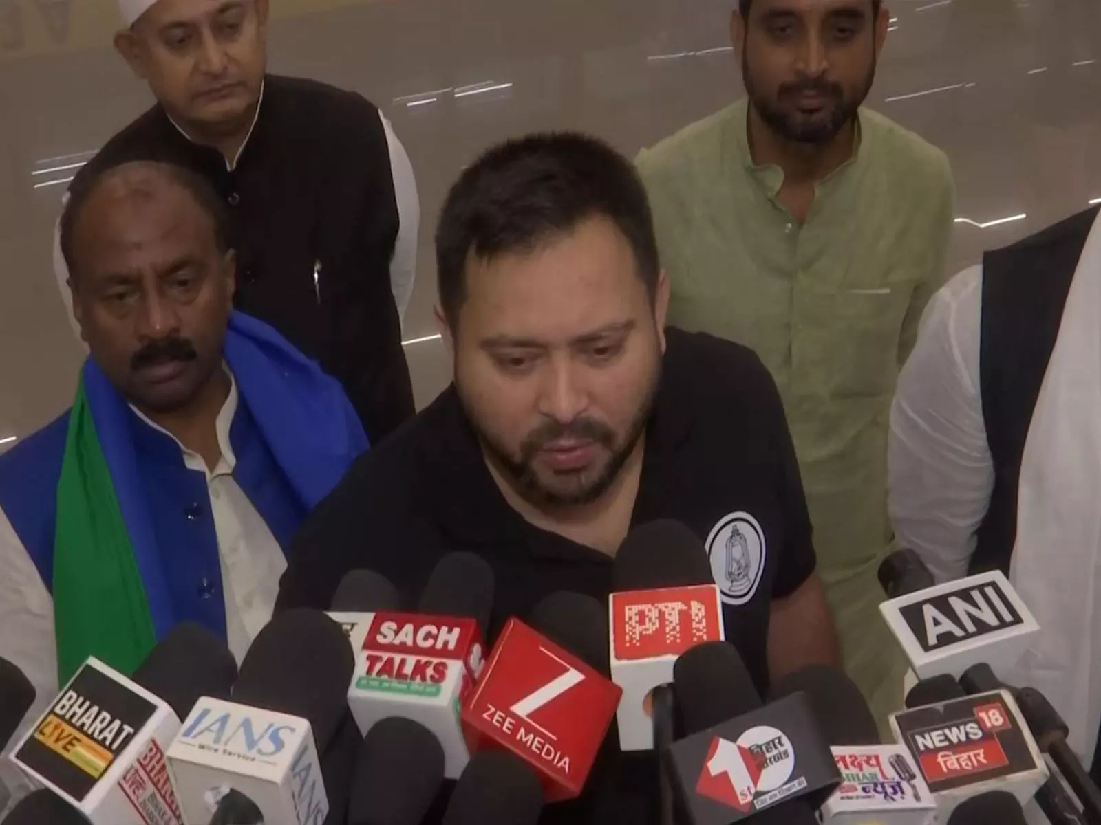 तेजस्वी यादव ने NDA पर हमला किया: बिहार भारत का सबसे गरीब राज्य तेजस्वी यादव ने NDA पर हमला किया: बिहार भारत का सबसे गरीब राज्य