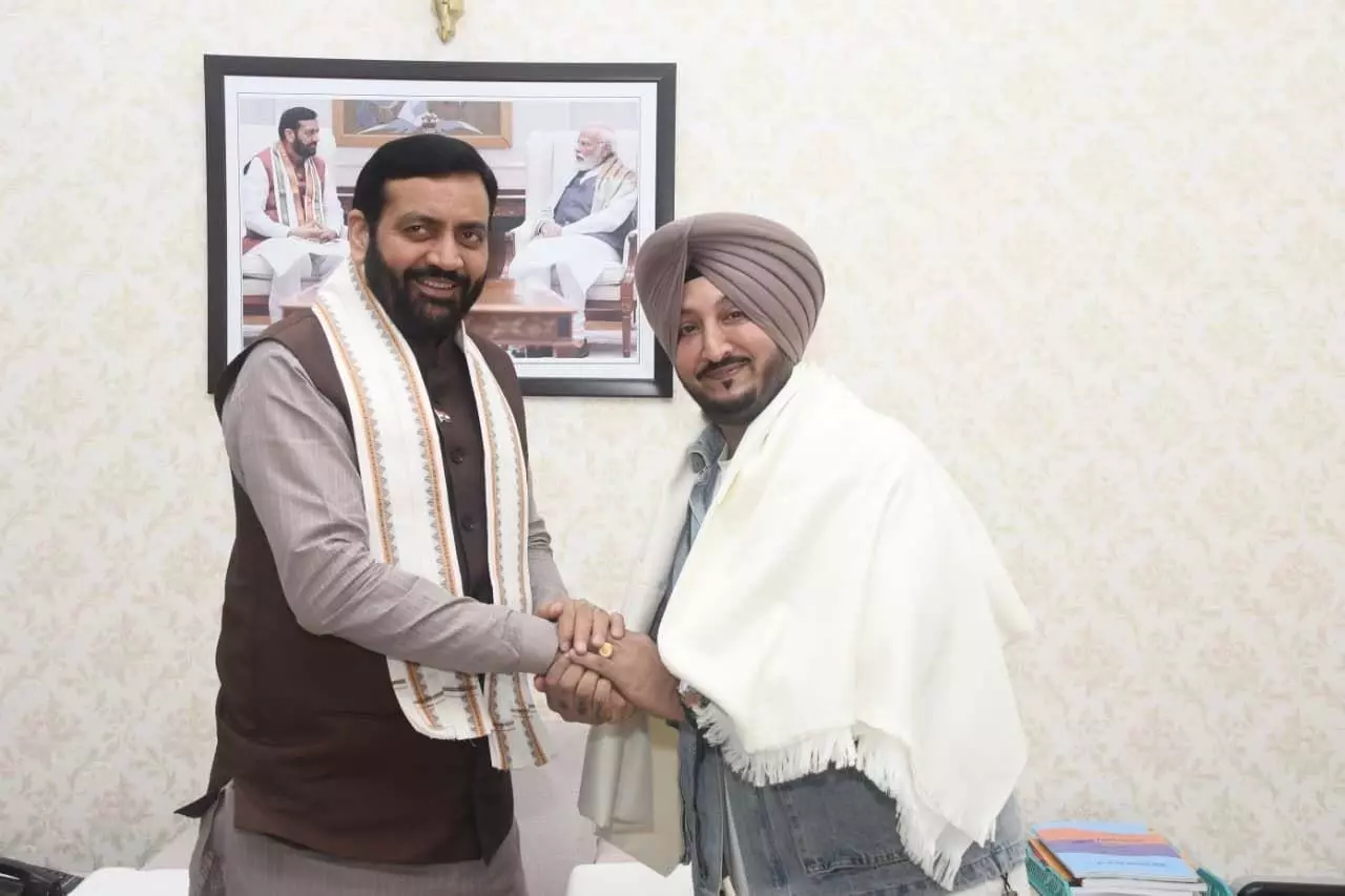 Singer इंद्रजीत निक्कू ने CM नायब सिंह सैनी से की मुलाकात Singer इंद्रजीत निक्कू ने CM नायब सिंह सैनी से की मुलाकात