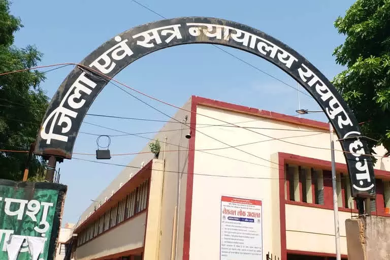 रेलवे स्टेशन में गांजा तस्करी, आरोपी को 10 साल की सजा और 1 लाख का जुर्माना रेलवे स्टेशन में गांजा तस्करी, आरोपी को 10 साल की सजा और 1 लाख का जुर्माना
