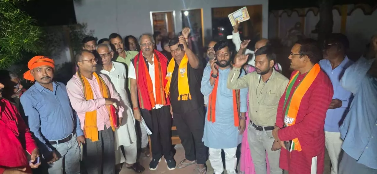 लालगंज में भाजपा की रणनीतिक बैठक में शामिल हुए सांसद बृजमोहन अग्रवाल लालगंज में भाजपा की रणनीतिक बैठक में शामिल हुए सांसद बृजमोहन अग्रवाल