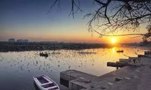 Chhath Puja 2025: भारत के ये 5 घाट छठ पूजा के लिए हैं सबसे प्रसिद्ध, जहां दिखती है आस्था की झलक