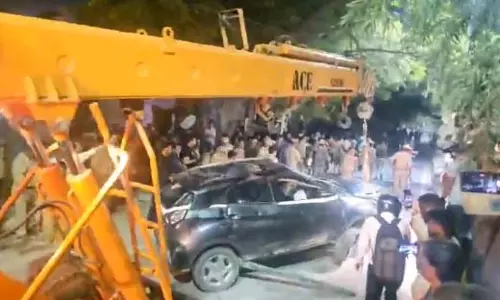 कार ने रौंदा, 5 लोगों की दर्दनाक मौत