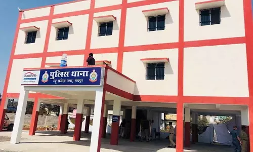 रायपुर : जबरन लात मारा और घोंप दिया चाकू, राजेंद्र नगर थाने में FIR दर्ज रायपुर : जबरन लात मारा और घोंप दिया चाकू, राजेंद्र नगर थाने में FIR दर्ज
