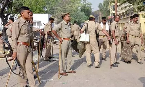 लोगों के साथ गरिमा, सम्मान और विनम्रता से पेश आएं: IGP ने पुलिस को दिशानिर्देश जारी किए लोगों के साथ गरिमा, सम्मान और विनम्रता से पेश आएं: IGP ने पुलिस को दिशानिर्देश जारी किए