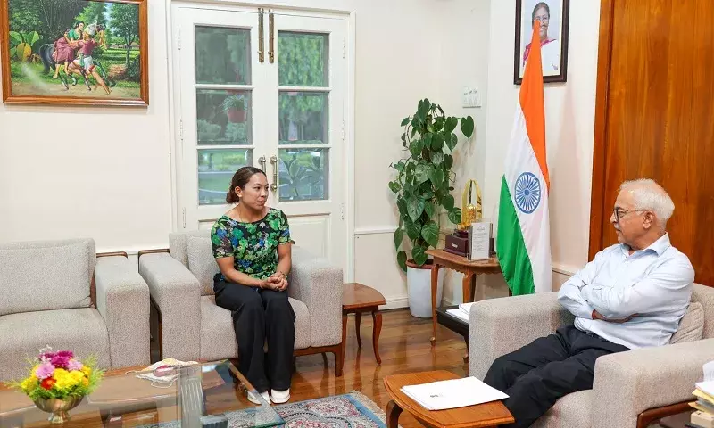 Manipur: मीराबाई चानू ने खेलों पर चर्चा के लिए राज्यपाल भल्ला से मुलाकात की Manipur: मीराबाई चानू ने खेलों पर चर्चा के लिए राज्यपाल भल्ला से मुलाकात की
