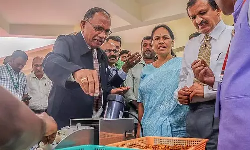 आगरा-लखनऊ एक्सप्रेसवे पर हादसा: ट्रक का टायर फटा और कार से टकरा गया; मंत्री बाल-बाल बचे आगरा-लखनऊ एक्सप्रेसवे पर हादसा: ट्रक का टायर फटा और कार से टकरा गया; मंत्री बाल-बाल बचे