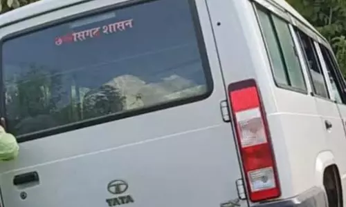 नायब तहसीलदार की गाड़ी से 2 युवक घायल, गरियाबंद में हुआ बड़ा हादसा नायब तहसीलदार की गाड़ी से 2 युवक घायल, गरियाबंद में हुआ बड़ा हादसा