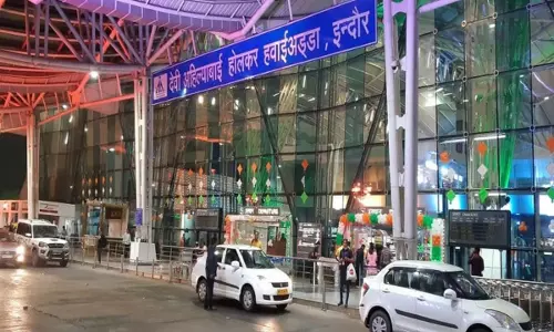 Indore: एएसक्यू सर्वे में पुणे एयरपोर्ट को पहला स्थान, इंदौर चौथे नंबर पर Indore: एएसक्यू सर्वे में पुणे एयरपोर्ट को पहला स्थान, इंदौर चौथे नंबर पर