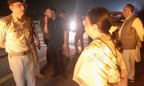 Firozabad: बेबी रानी मौर्य की कार हादसे का शिकार, कोई चोट नहीं Firozabad: बेबी रानी मौर्य की कार हादसे का शिकार, कोई चोट नहीं
