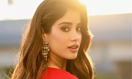 Janhvi Kapoor ने मां श्रीदेवी के लिए लिखी कविता पढ़ी