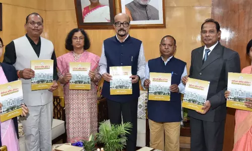 राज्यपाल डेका को लोक सेवा आयोग की अध्यक्ष शांडिल्य ने वार्षिक प्रतिवेदन सौंपा