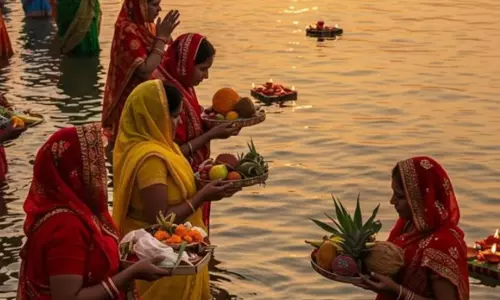 Bhopal: राजधानी में सूर्य उपासना का महापर्व छठ शुरू Bhopal: राजधानी में सूर्य उपासना का महापर्व छठ शुरू