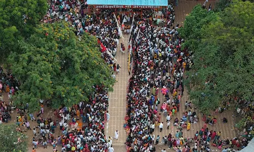 गंगरेल मड़ई में कई बच्चे बिछड़े, पुलिस ने त्वरित कार्रवाई कर परिजनों से मिलाया