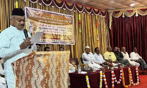 महात्मा गांधी के आदर्शों को अपनाएं: S.G. Nanjayana Math महात्मा गांधी के आदर्शों को अपनाएं: S.G. Nanjayana Math