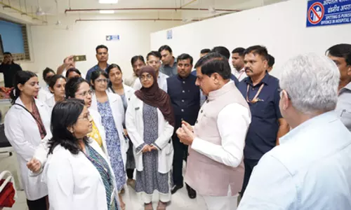 MP: मुख्यमंत्री कार्बाइड बंदूकों से घायल बच्चों से मिलने हमीदिया अस्पताल पहुंचे MP: मुख्यमंत्री कार्बाइड बंदूकों से घायल बच्चों से मिलने हमीदिया अस्पताल पहुंचे
