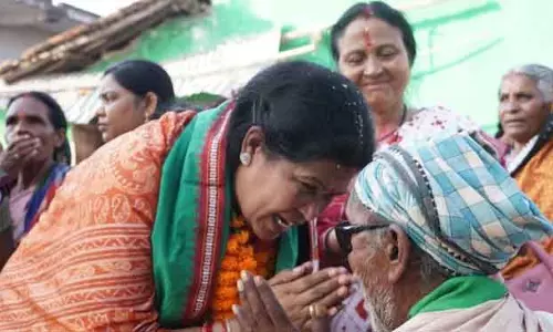 नुआपाड़ा उपचुनाव में भाजपा, बीजद और कांग्रेस आदिवासियों को लुभाने की कोशिश में
