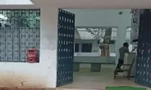 भृत्य की लाश मिलने से जिला कोर्ट में मचा हड़कंप, आत्महत्या की वजह जानने में जुटी पुलिस भृत्य की लाश मिलने से जिला कोर्ट में मचा हड़कंप, आत्महत्या की वजह जानने में जुटी पुलिस