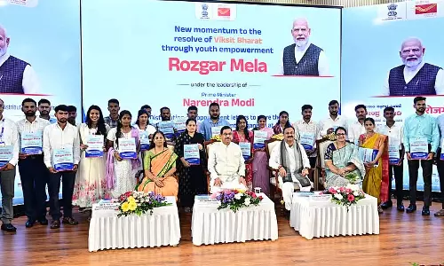 देश को सबसे पहले रखने की कोशिश करें: Union Minister देश को सबसे पहले रखने की कोशिश करें: Union Minister