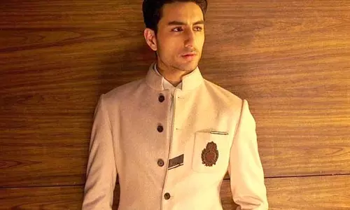 आत्म-संदेह और पारिवारिक विरासत से निपटने पर Ibrahim Ali Khan आत्म-संदेह और पारिवारिक विरासत से निपटने पर Ibrahim Ali Khan