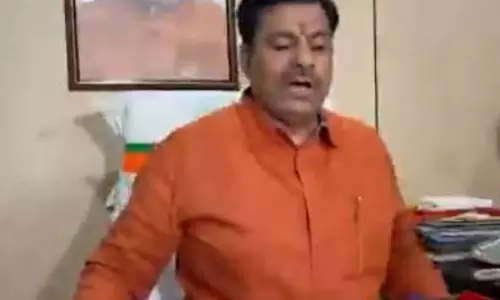 मनचले मुस्लिम लड़के पर भड़के बीजेपी विधायक, ऐसी सजा मिलेगी की एक नजीर बनेगी मनचले मुस्लिम लड़के पर भड़के बीजेपी विधायक, ऐसी सजा मिलेगी की एक नजीर बनेगी