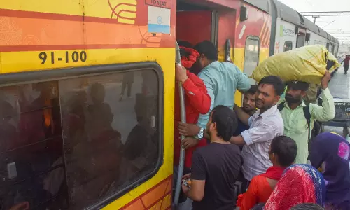 भारतीय रेलवे छठ पूजा में यात्रियों की सुविधा और भीड़ प्रबंधन पर ध्यान भारतीय रेलवे छठ पूजा में यात्रियों की सुविधा और भीड़ प्रबंधन पर ध्यान