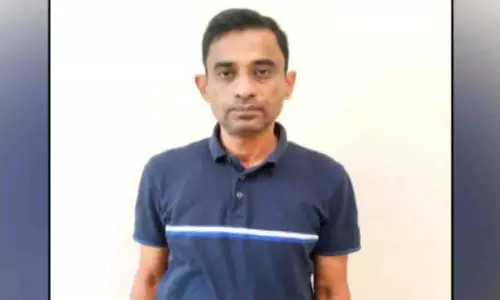 एयर होस्टेस की शिकायत पर कार्रवाई, DGM को तुरंत हिरासत में लिया गया एयर होस्टेस की शिकायत पर कार्रवाई, DGM को तुरंत हिरासत में लिया गया