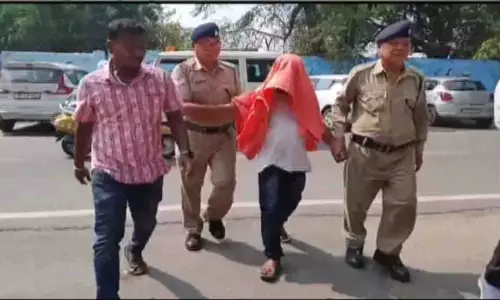 Sambalpur: महिला ने पैसे की मांग को लेकर जहर खाकर आत्महत्या की कोशिश Sambalpur: महिला ने पैसे की मांग को लेकर जहर खाकर आत्महत्या की कोशिश