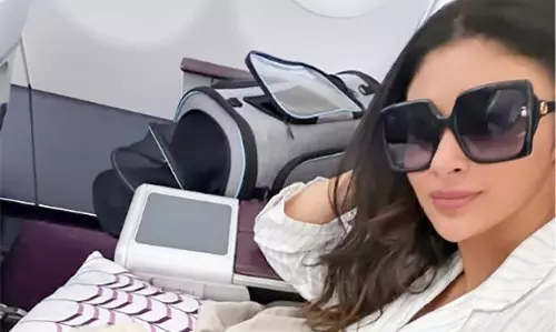 Mouni Roy अपने कुत्ते के साथ बिजनेस क्लास में यात्रा करतीं Mouni Roy अपने कुत्ते के साथ बिजनेस क्लास में यात्रा करतीं