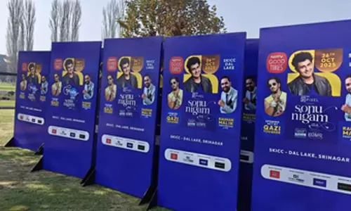 J&K: प्रशंसकों का मनोरंजन करने श्रीनगर पहुंचे सोनू निगम J&K: प्रशंसकों का मनोरंजन करने श्रीनगर पहुंचे सोनू निगम