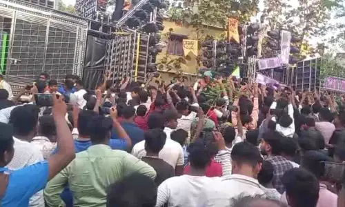 प्रतिबंध के बावजूद DJ प्रदर्शन से ओडिशा के गांव में अफरा-तफरी प्रतिबंध के बावजूद DJ प्रदर्शन से ओडिशा के गांव में अफरा-तफरी