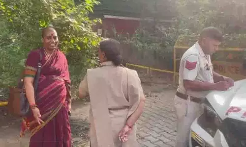 दिल्ली में Revanth Reddy के घर के बाहर तनाव, पुलिस धमकी का आरोप सामने आया