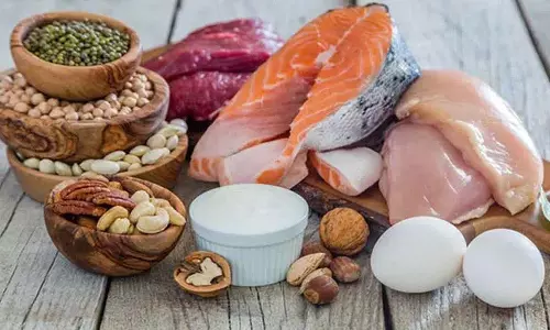 हमारे शरीर को proteins की ज़रूरत क्यों है? हमें रोज़ाना कितना प्रोटीन खाना चाहिए?