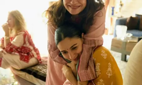 Alia Bhatt ने अपनी माँ बर्डी सोनी राजदान का जन्मदिन मनाया