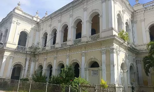 Karnataka : 130 साल पुरानी ऐतिहासिक डिस्ट्रिक्ट कलेक्टर का ऑफिस बिल्डिंग टूट रही